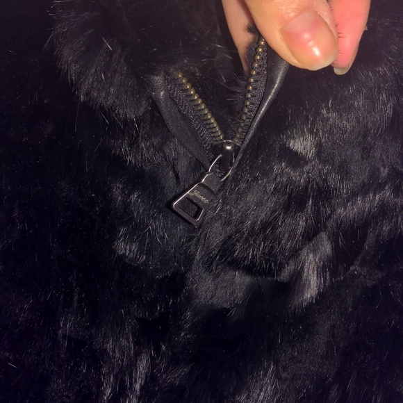 Pristine Guess Rabbit Fur Vest - Picture 4 of 8